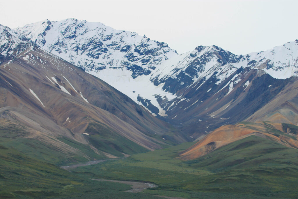 Close up view of the mountains from Polychrome Overlook in Denali National Park