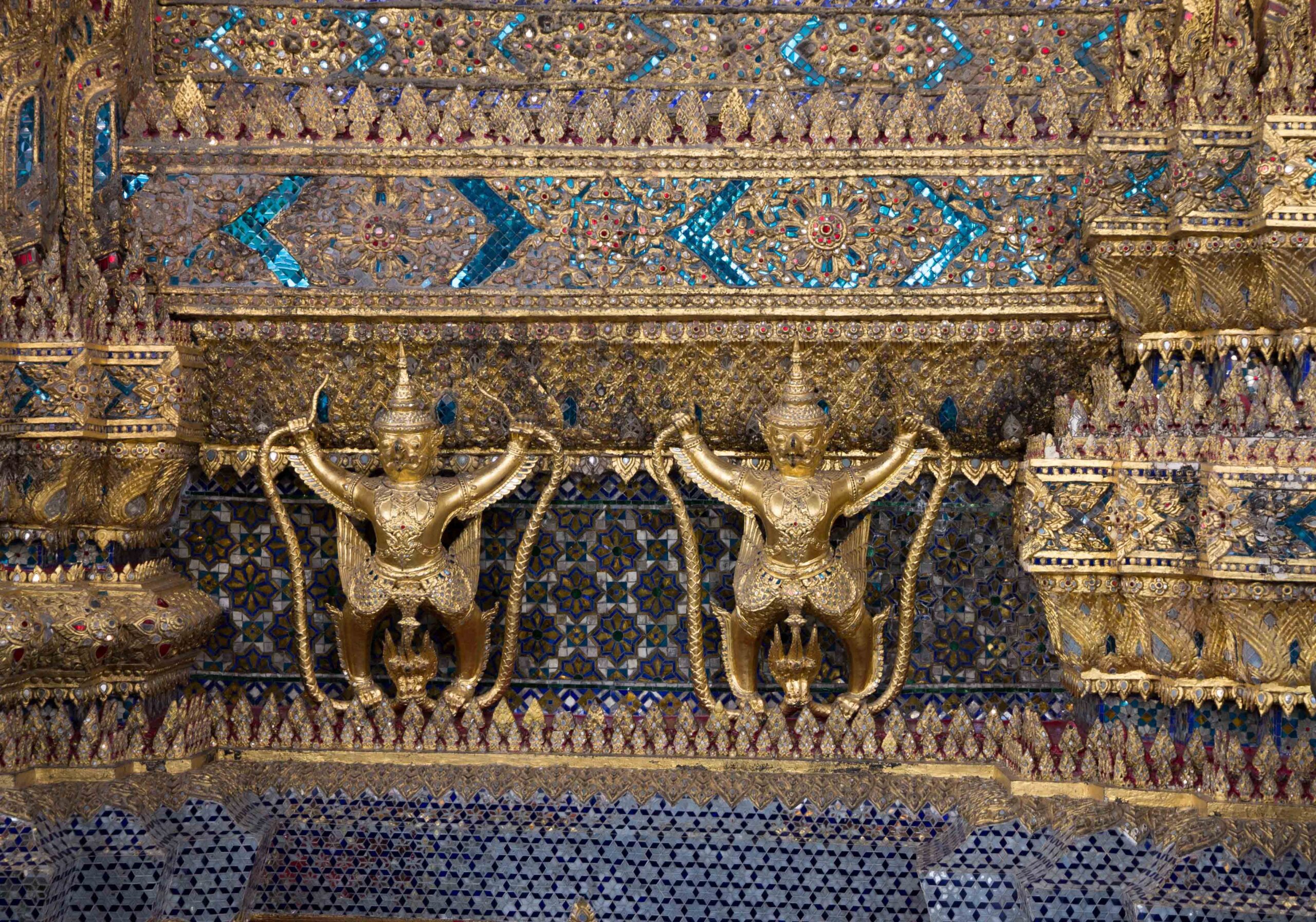 Gold Buddha details
