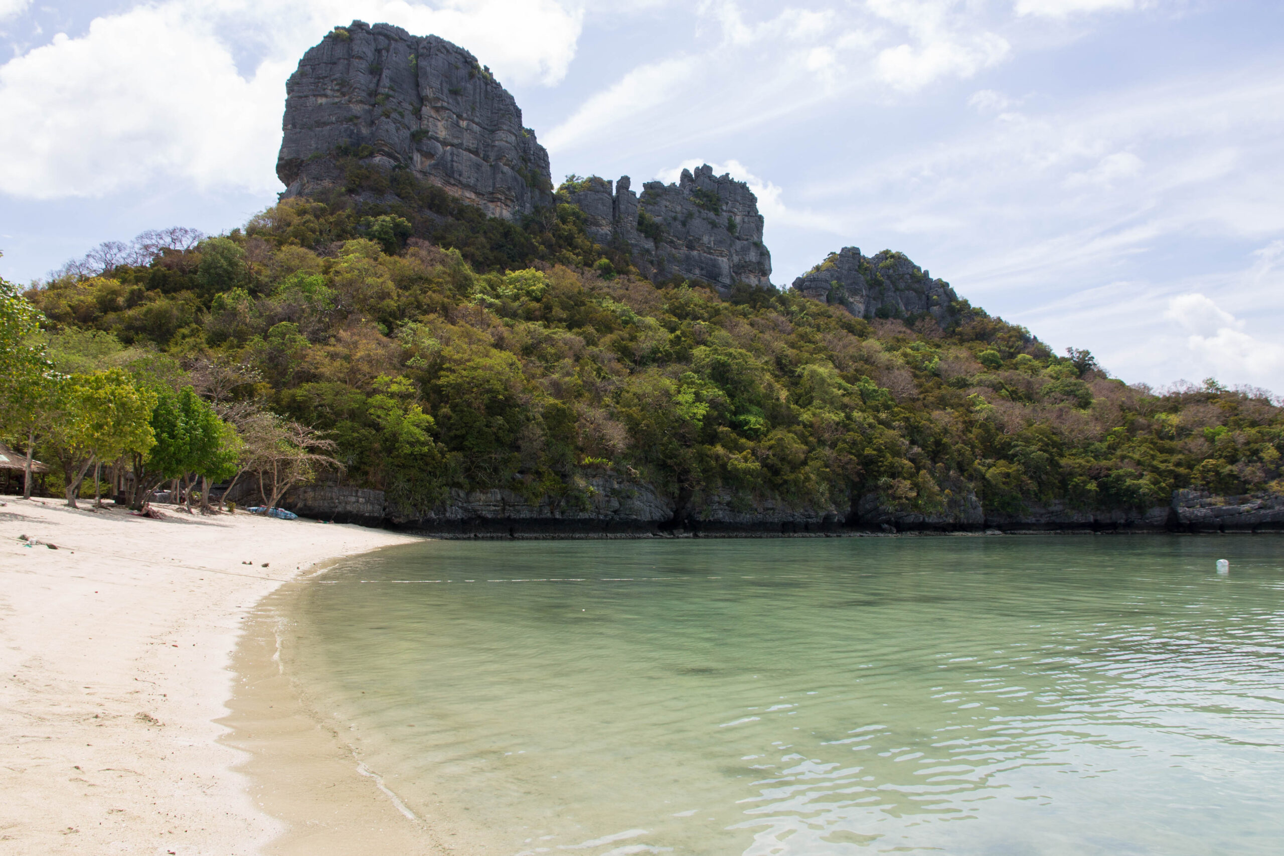A peaceful beach in Ang Thong