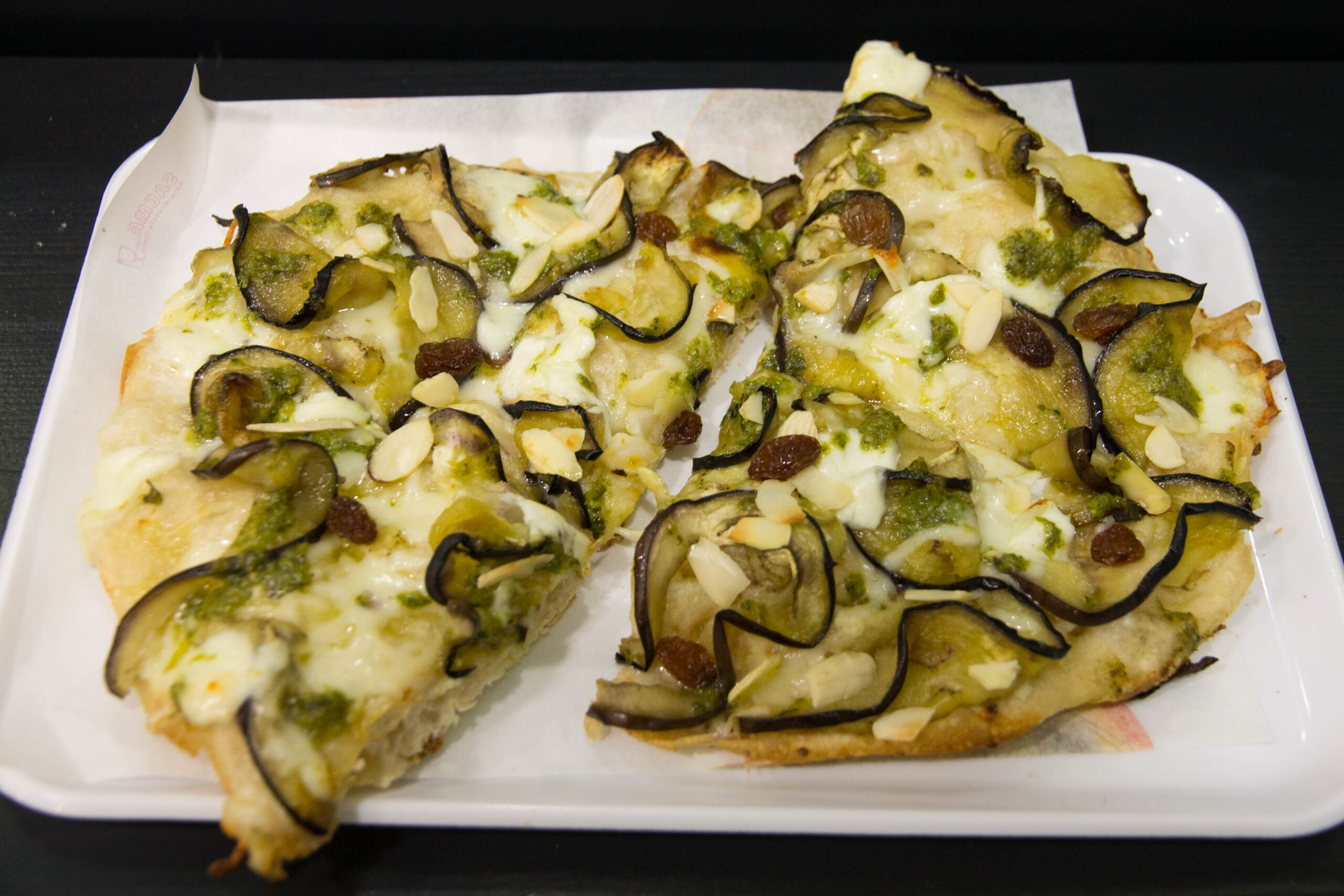 Take away pizza from Pinsere in Rome