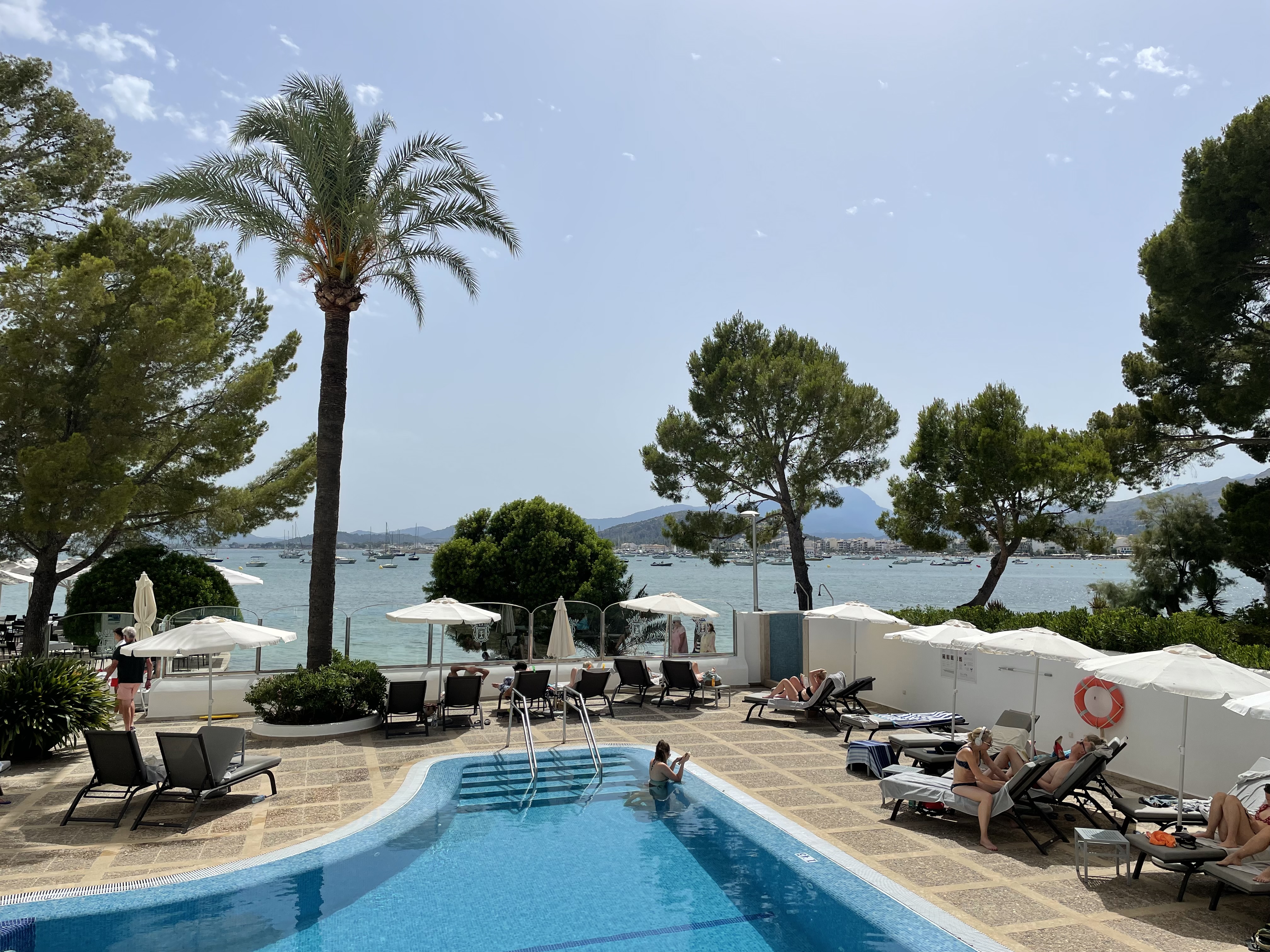 The pool area at Hotel Illa D'or