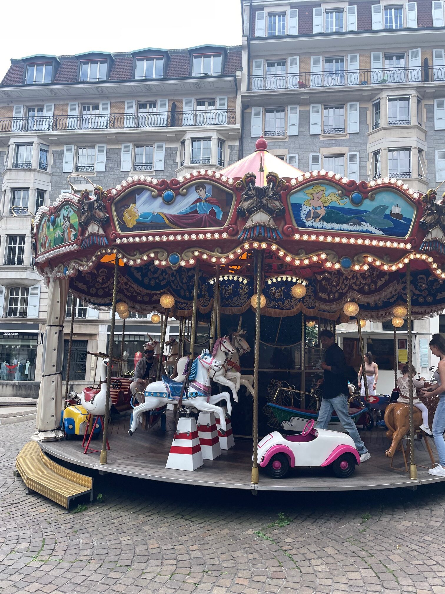 IMG_6839 Carousel in Old Town Geneva
